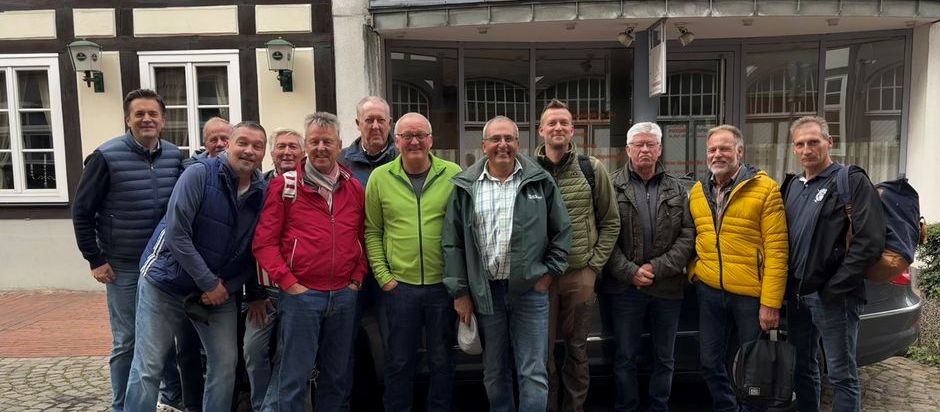 Ü40 - Trainingslager oder Tarnung?