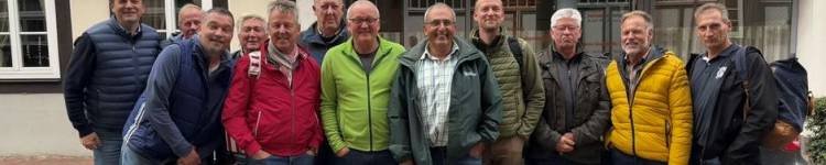 Ü40 - Trainingslager oder Tarnung?